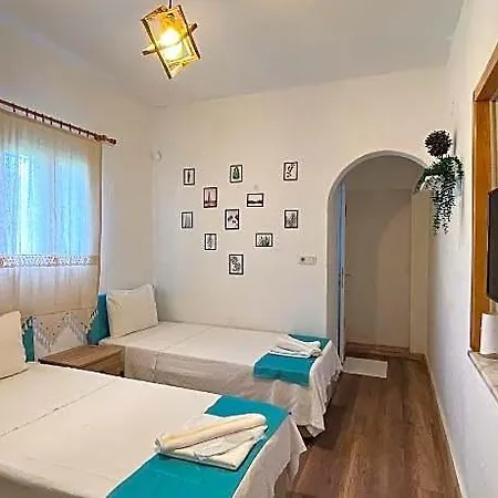 Yaliyani Restaurant 3*